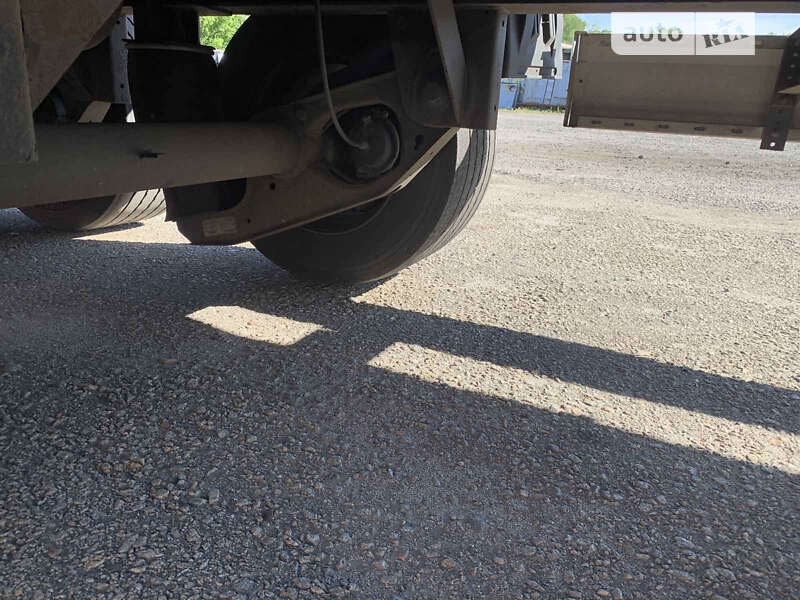 Тентованный борт (штора) - полуприцеп Krone SD 2012 в Березане