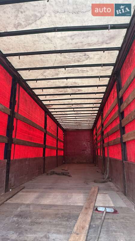 Бортовой полуприцеп Krone SDP 27 1999 в Гнивани