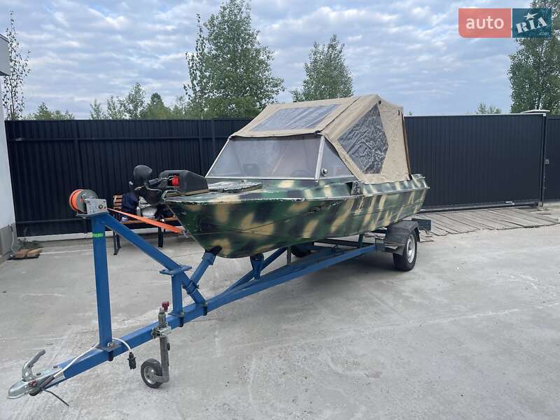 Лодка Крым Крым 1983 в Киеве