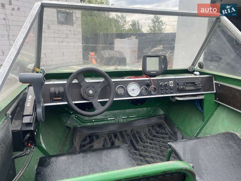 Лодка Крым Крым 1983 в Киеве