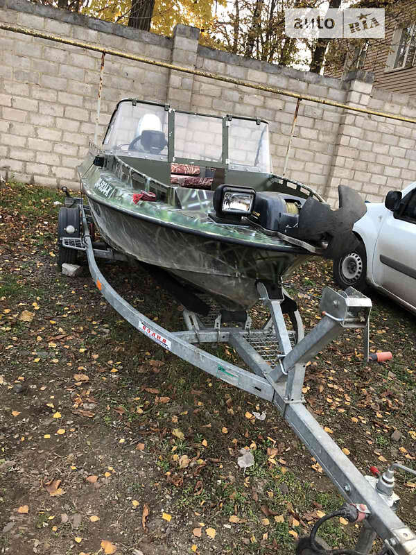 Лодка Крым М 1991 в Кривом Роге