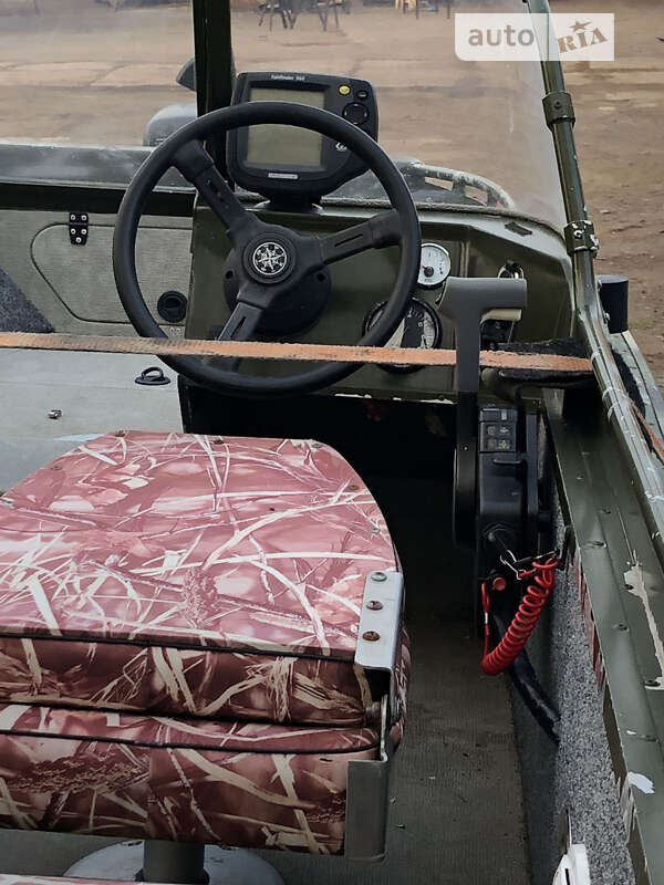 Лодка Крым М 1991 в Кривом Роге
