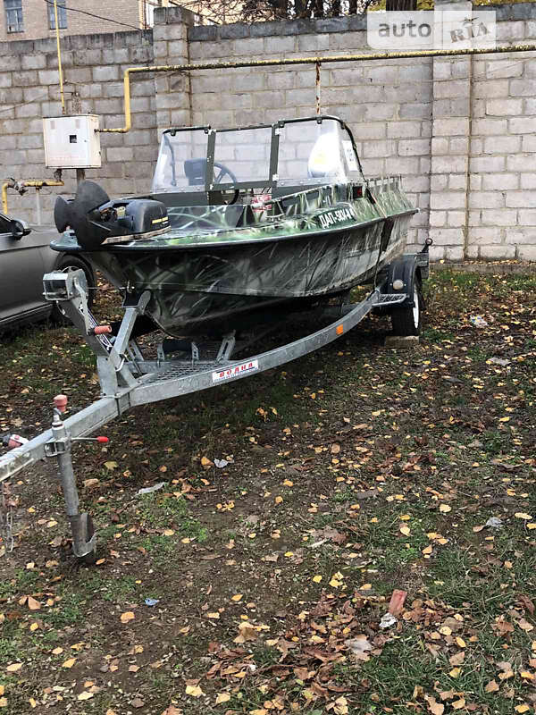 Лодка Крым М 1991 в Кривом Роге