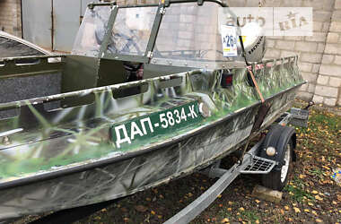 Лодка Крым М 1991 в Кривом Роге