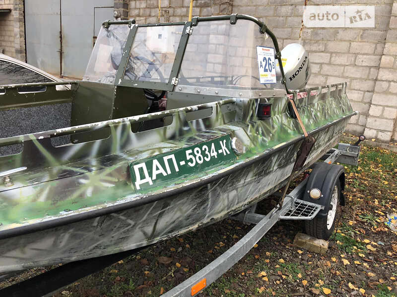 Лодка Крым М 1991 в Кривом Роге