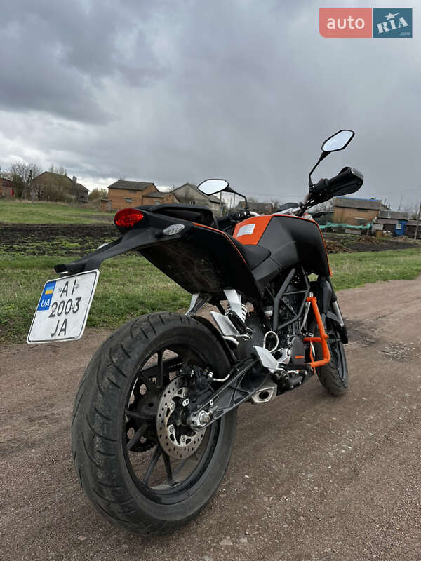 Мотоцикл Спорт-туризм KTM 200 Duke 2012 в Корнині