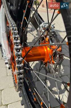 Мотоцикл Кросс KTM 250 SX-F 2022 в 