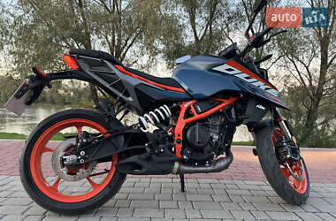 Мотоцикл Без обтекателей (Naked bike) KTM 390 Duke 2024 в 