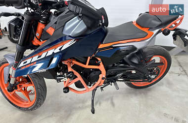 Мотоцикл Без обтекателей (Naked bike) KTM 390 Duke 2024 в 