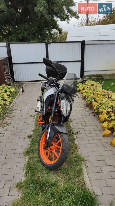 KTM 390 Duke 2021