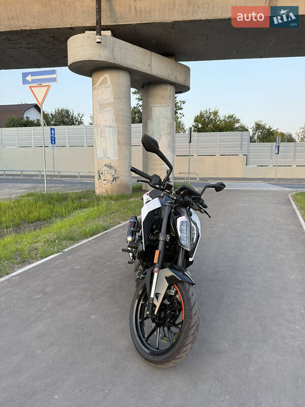 Мотоцикл Без обтекателей (Naked bike) KTM 390 Duke 2024 в Киеве