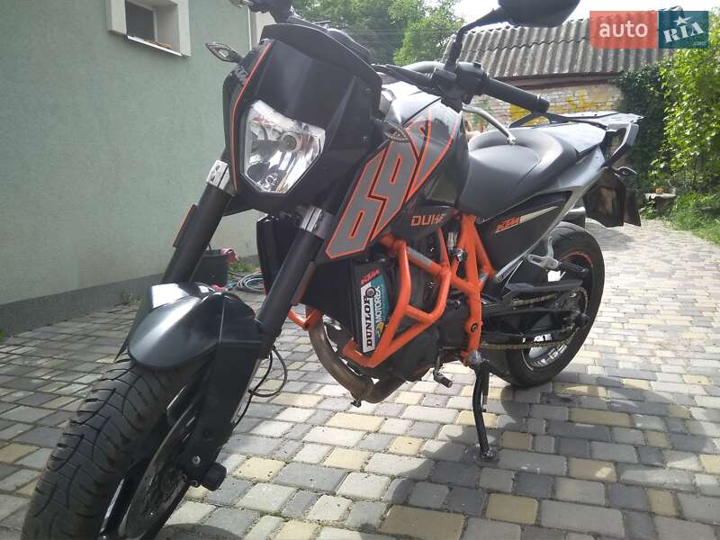 Мотоцикл Без обтекателей (Naked bike) KTM 690 Duke 2012 в 