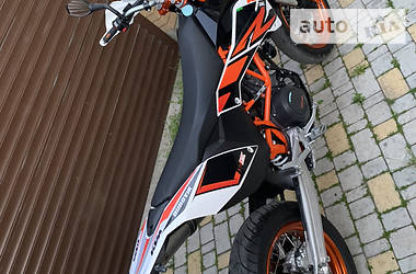 Мотоцикл Супермото (Motard) KTM 690 SMC 2015 в 