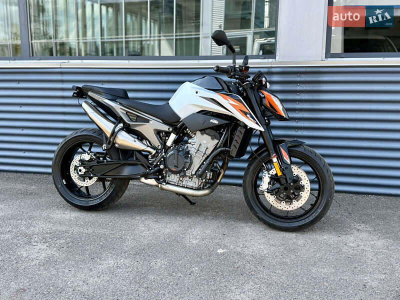KTM 790 Duke 2024