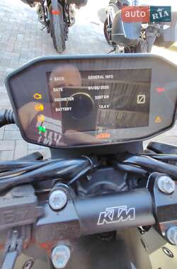Мотоцикл Без обтекателей (Naked bike) KTM 890 Duke 2021 в 
