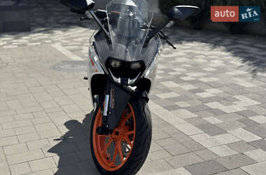 Мотоцикл Спорт-туризм KTM RC 390 2015 в 