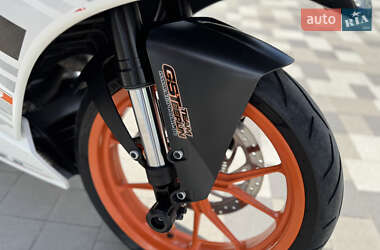 Мотоцикл Спорт-туризм KTM RC 390 2015 в 