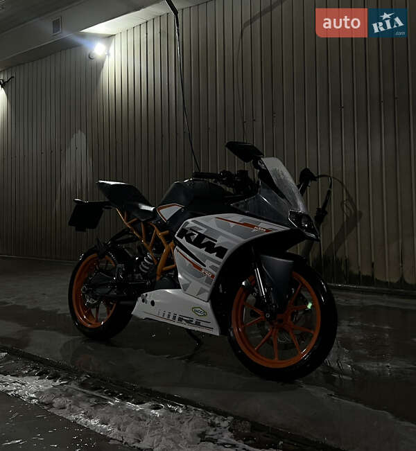 Спортбайк KTM RC 390 2015 в Бродах