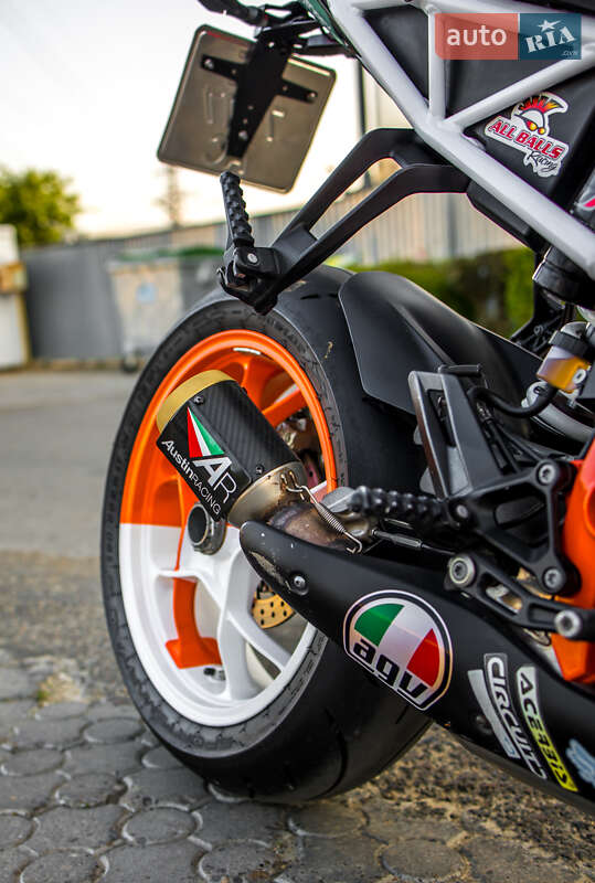 Мотоцикл Без обтекателей (Naked bike) KTM Super Duke 1290 2017 в Черновцах