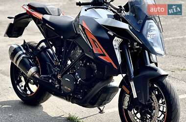 Мотоцикл Спорт-туризм KTM Super Duke 1290 2016 в 