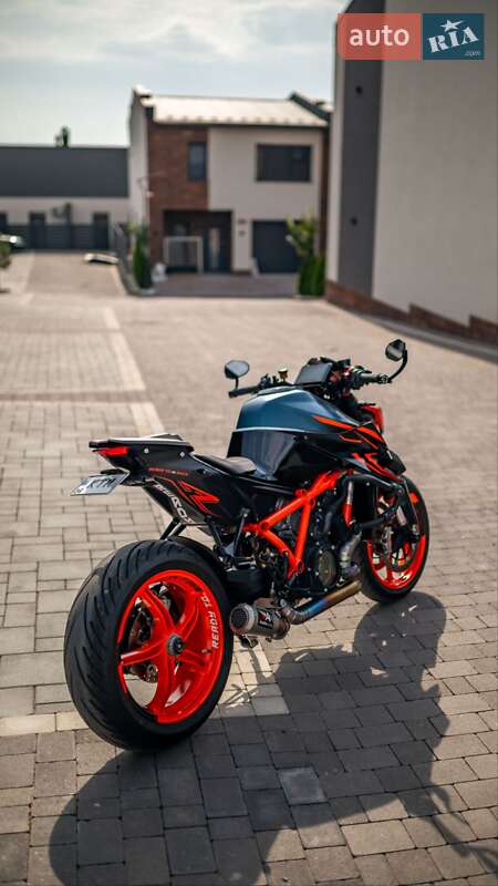 Мотоцикл Без обтекателей (Naked bike) KTM Super Duke 1290 2023 в Черновцах