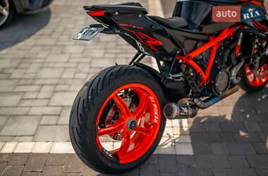 Мотоцикл Без обтекателей (Naked bike) KTM Super Duke 1290 2023 в 