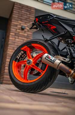 Мотоцикл Без обтекателей (Naked bike) KTM Super Duke 1290 2023 в 