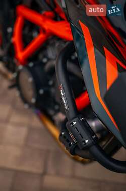 Мотоцикл Без обтекателей (Naked bike) KTM Super Duke 1290 2023 в 