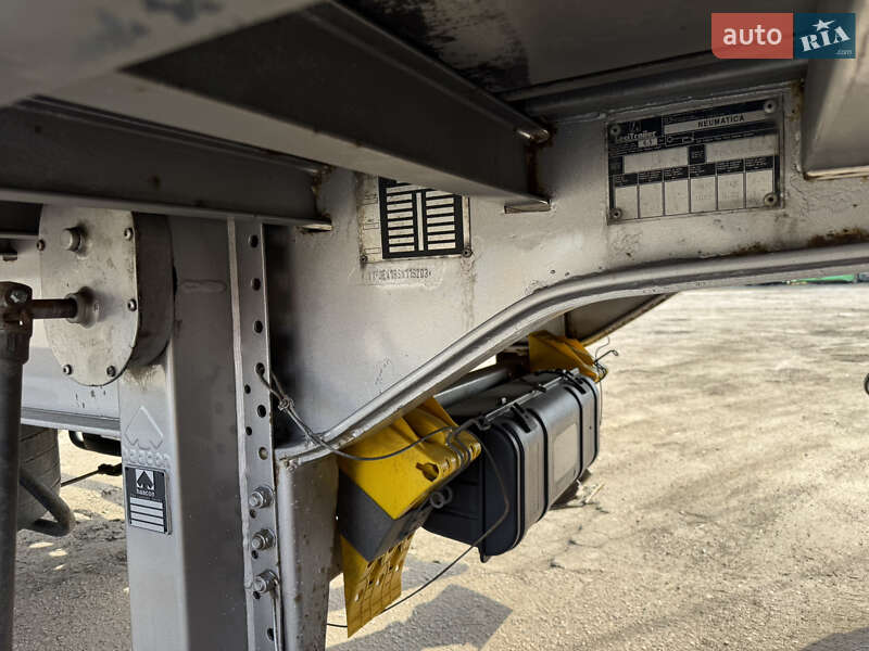 Зерновоз - полуприцеп Lacitrailer 3E20RD 2005 в Житомире