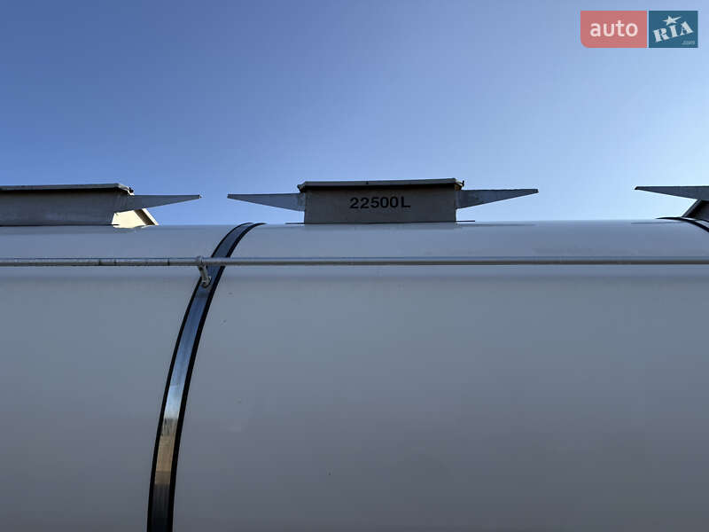 Цистерна напівпричіп LAG 0-3-34KHSL 2005 в Жовкві