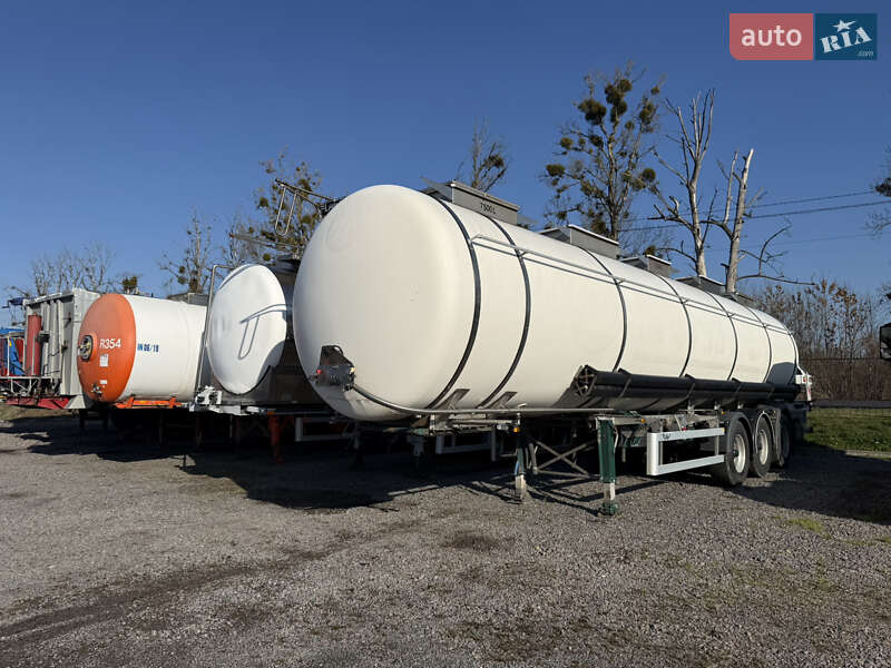 Цистерна напівпричіп LAG 0-3-34KHSL 2005 в Жовкві