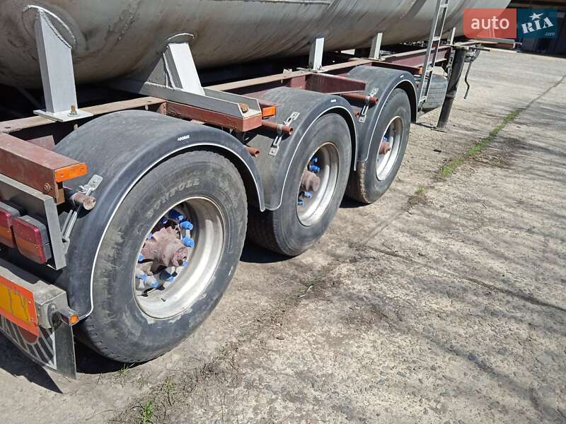 Цистерна полуприцеп Lamberet LVFS 2002 в Одессе