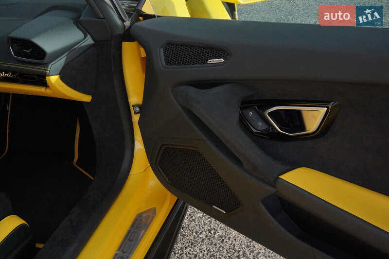 Купе Lamborghini Huracan 2023 в Киеве