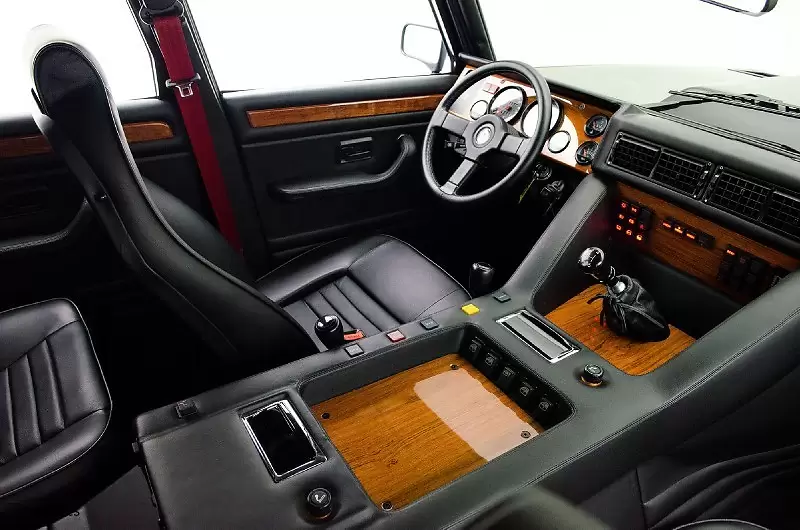 Внедорожник / Кроссовер Lamborghini Lm-002 1995 в 