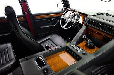 Внедорожник / Кроссовер Lamborghini Lm-002 1995 в 