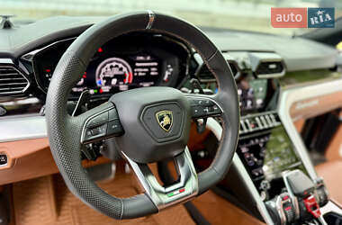 Позашляховик / Кросовер Lamborghini Urus 2020 в 