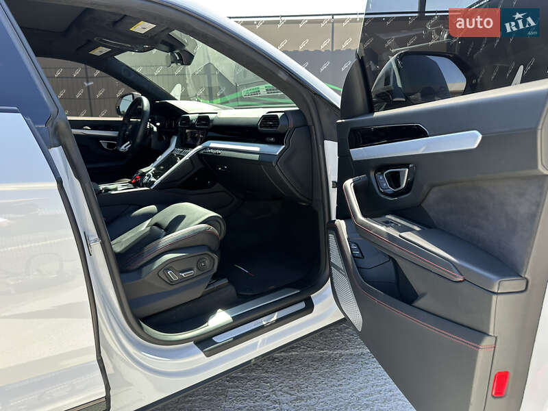 Внедорожник / Кроссовер Lamborghini Urus 2019 в Киеве