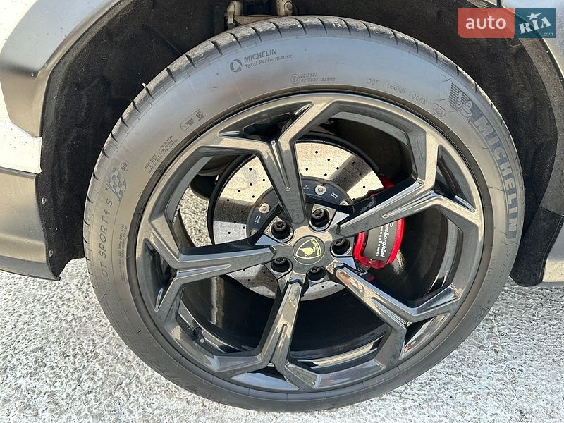 Позашляховик / Кросовер Lamborghini Urus 2019 в Києві