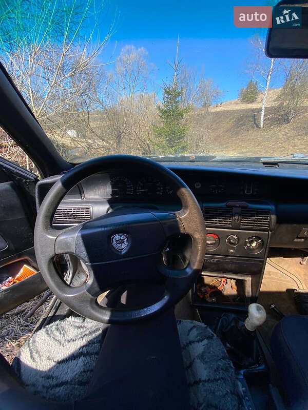 Седан Lancia Dedra 1993 в Сколе
