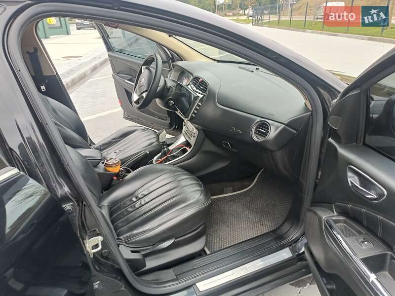 Хэтчбек Lancia Delta 2008 в Ирпене