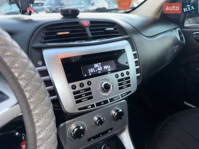 Хэтчбек Lancia Delta 2008 в Стрые