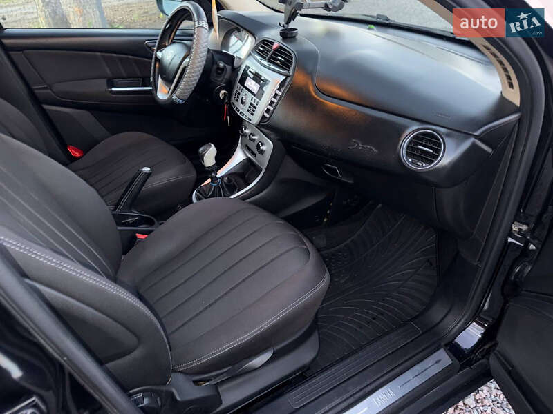 Хэтчбек Lancia Delta 2008 в Стрые