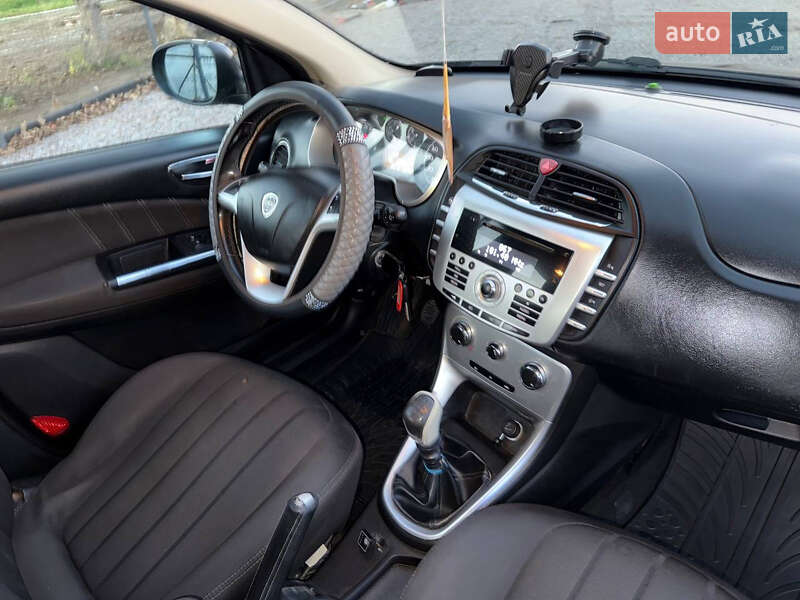 Хэтчбек Lancia Delta 2008 в Стрые