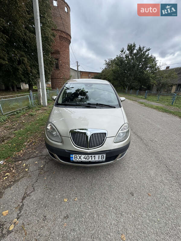 Мікровен Lancia Musa 2007 в Хотині