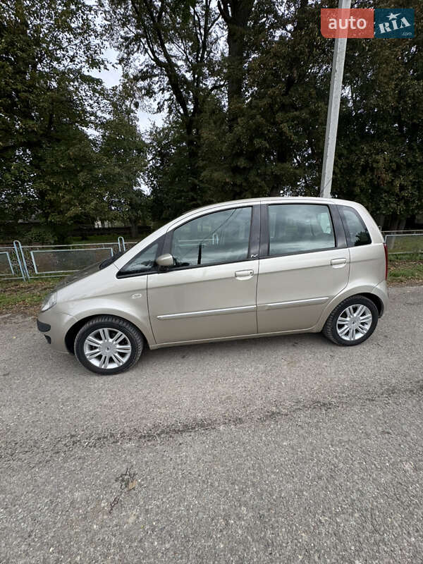Мікровен Lancia Musa 2007 в Хотині