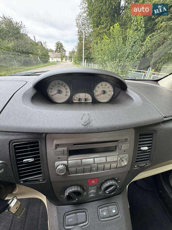 Мікровен Lancia Musa 2007 в Хотині