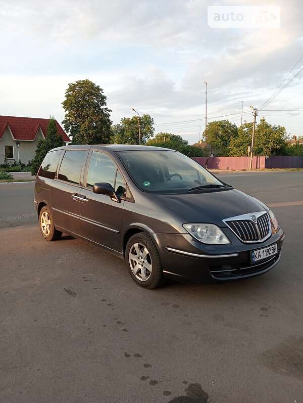 Минивэн Lancia Phedra 2008 в 