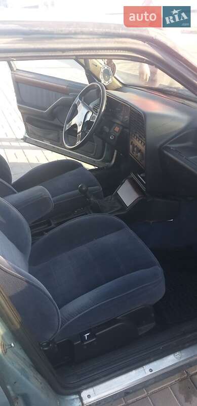 Седан Lancia Thema 1990 в Черкассах