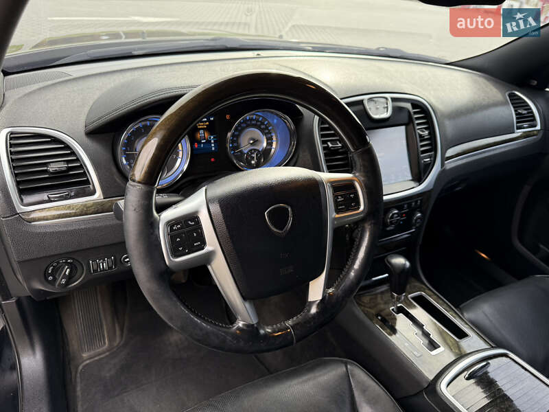 Седан Lancia Thema 2012 в Черновцах