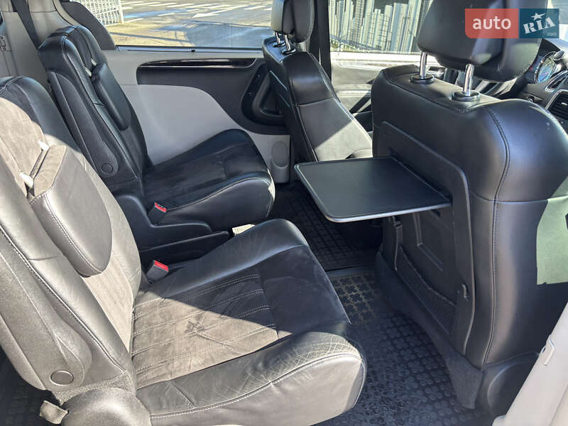 Минивэн Lancia Voyager 2013 в Киеве